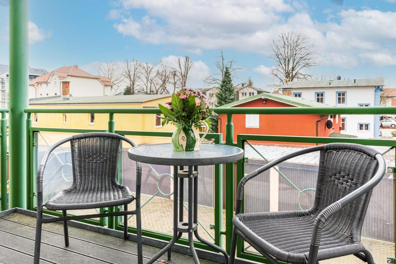 Budget Two-Bedroom Apartment Balcony,1566983066:JPEG