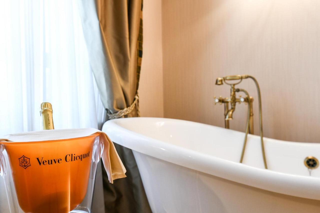 Deluxe Double Room Bath