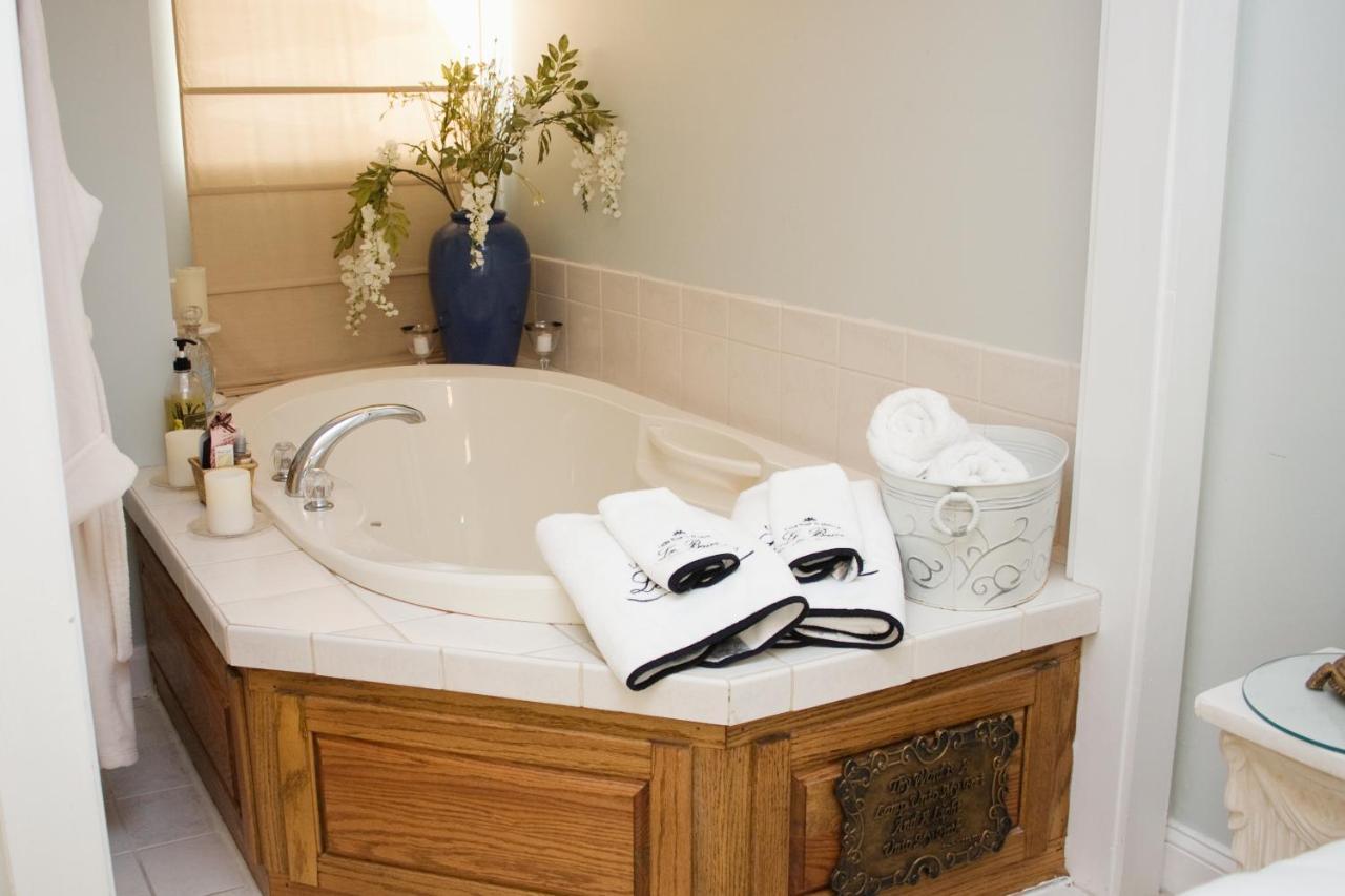 King Suite Spa Bath