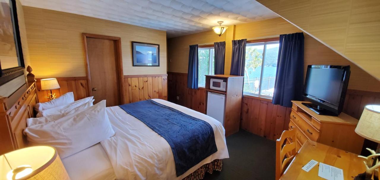 Deluxe King Room Lake Front,1071177280:JPEG