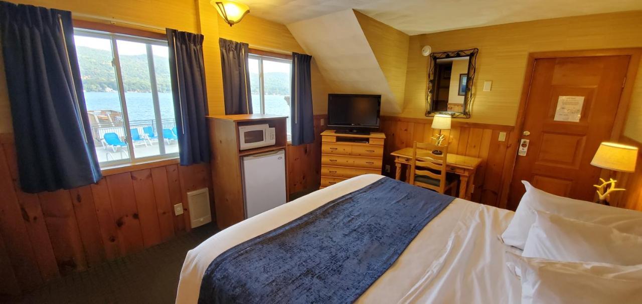 Deluxe King Room Lake Front
