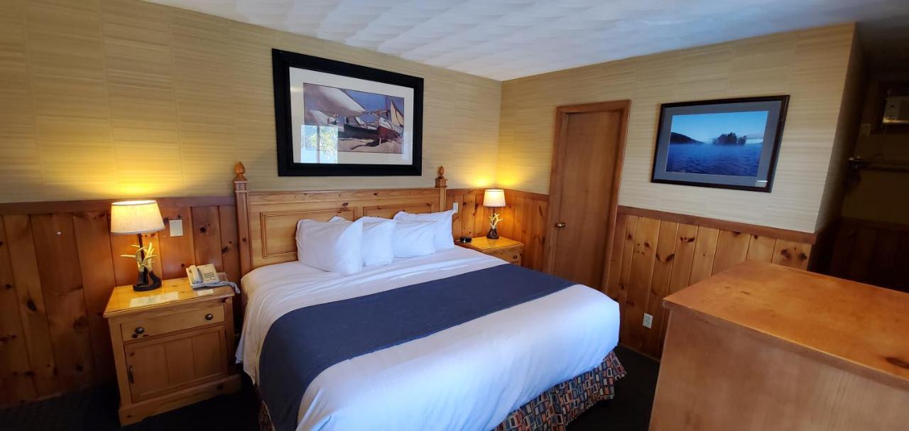 Deluxe King Room Lake Front