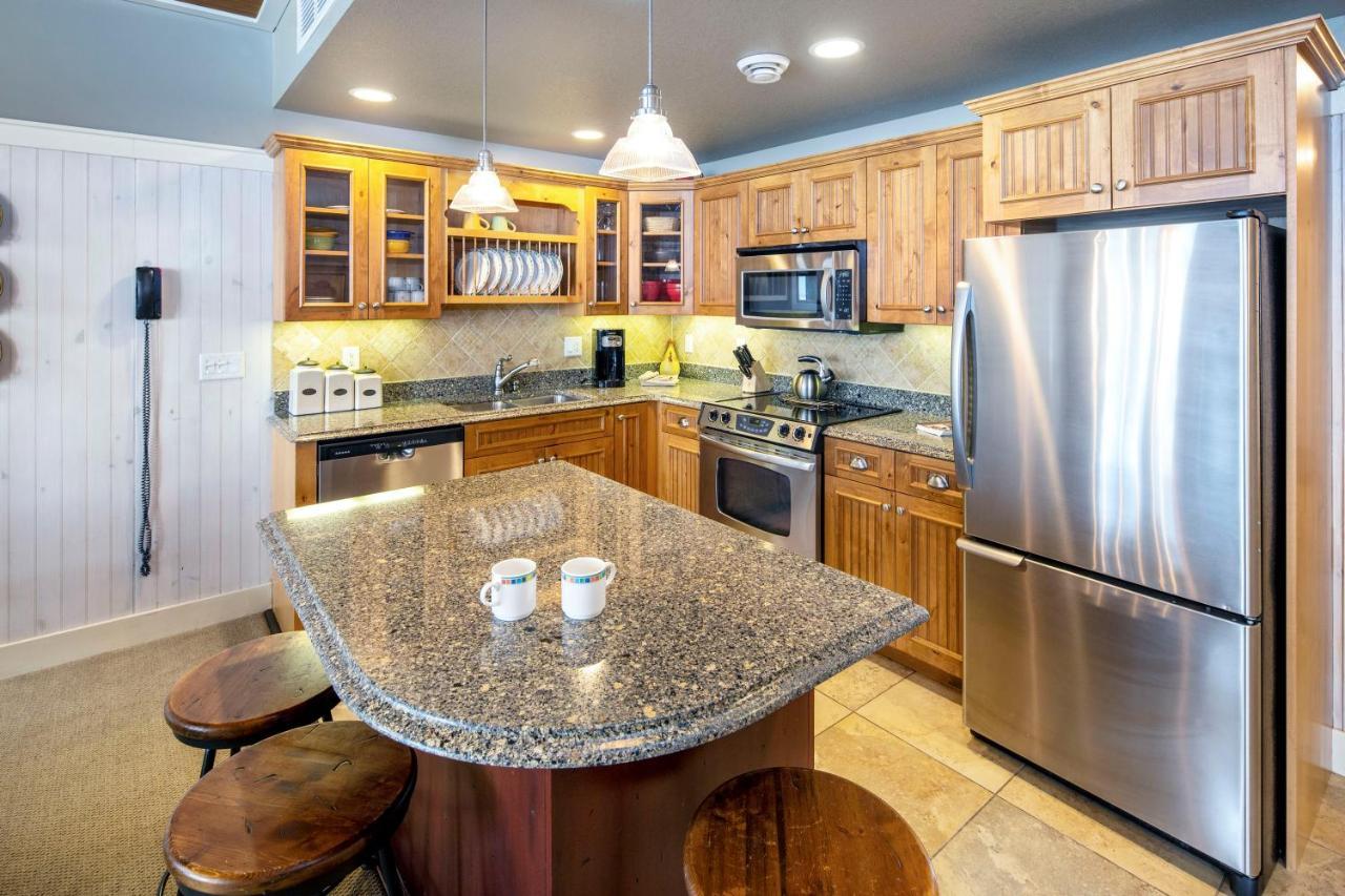 Family Room Lake View