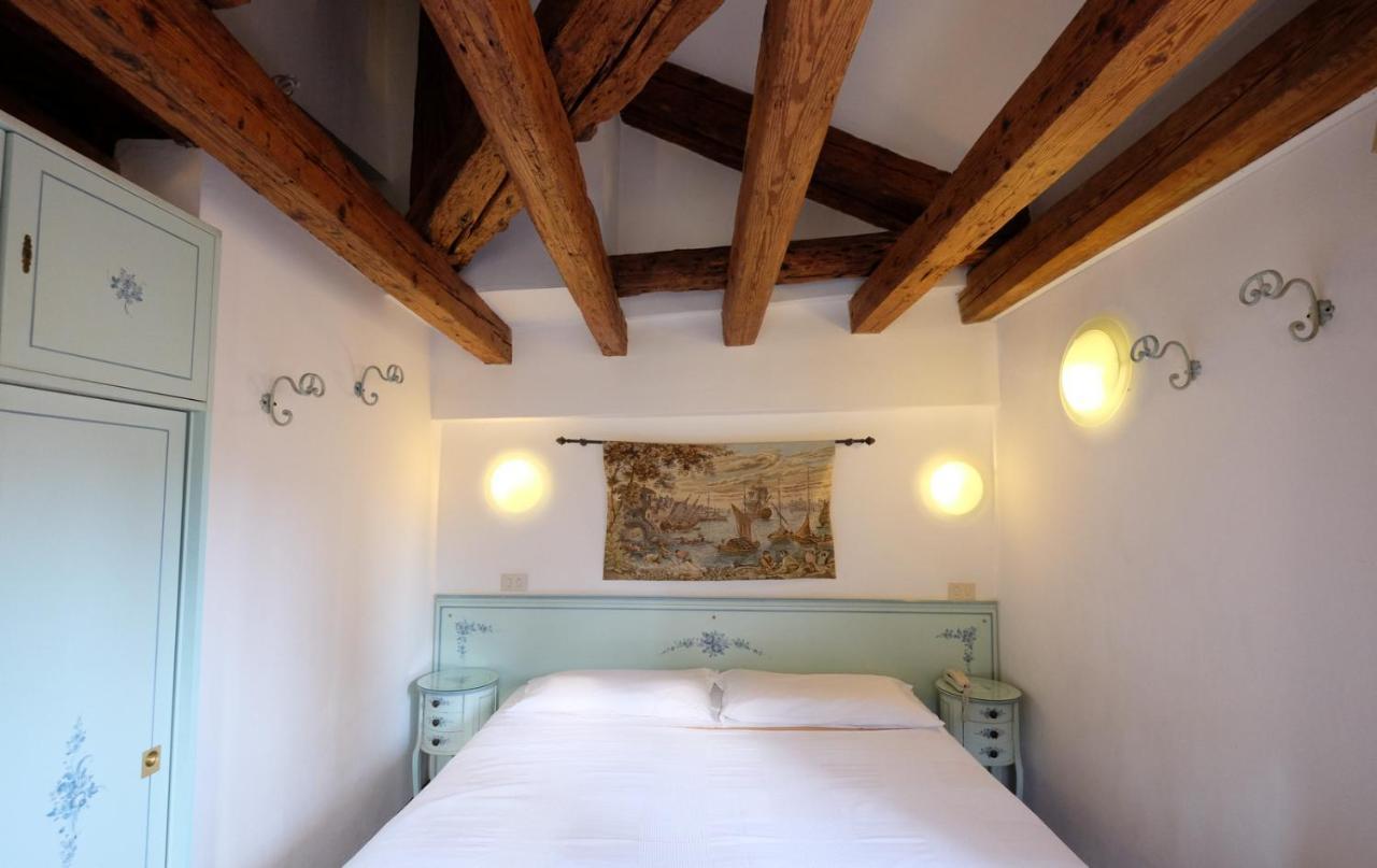 Standard Double or Twin Room,1072560655:JPEG