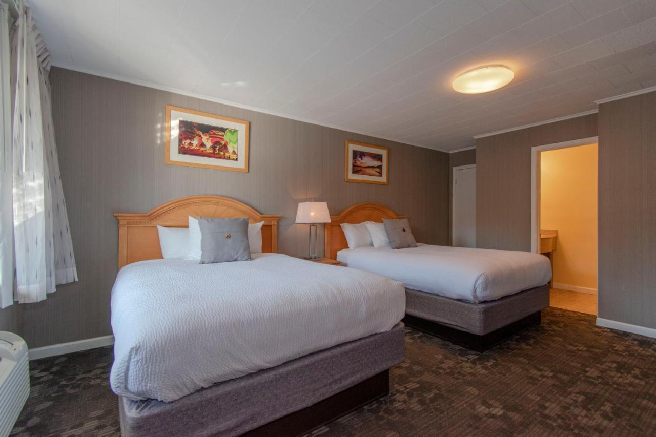 Queen Room Two Queen Beds