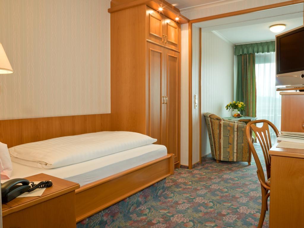 Single Room,107334030:JPEG