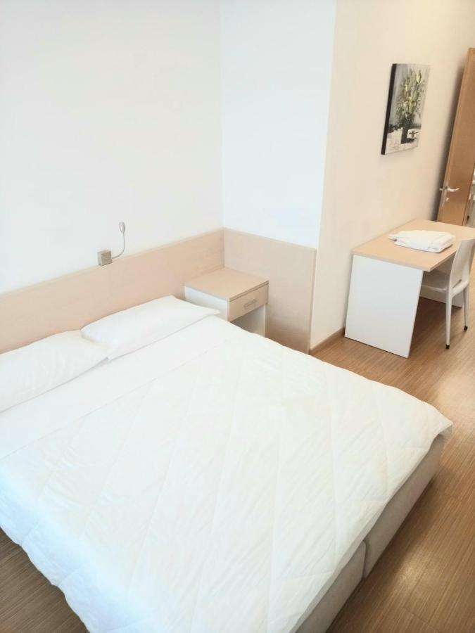 One-Bedroom Apartment,744400930:JPEG