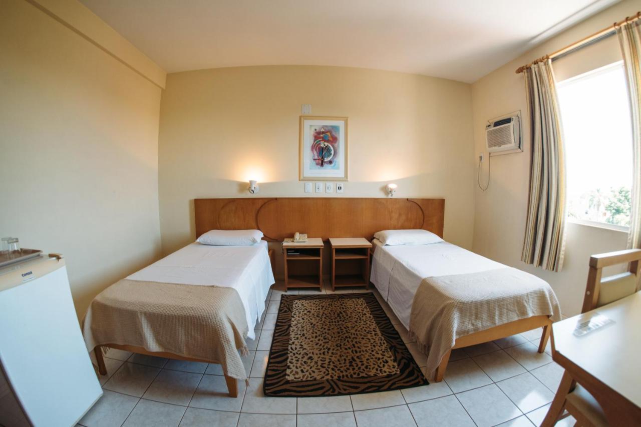 Quarto com Cama de Casal ou 2 de Solteiro