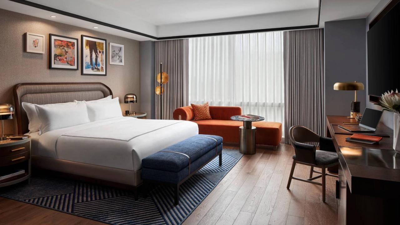 Large Guest room with King Bed