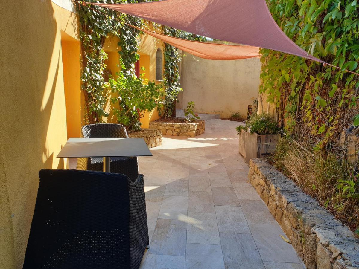 Holiday Home,1083031741:JPEG