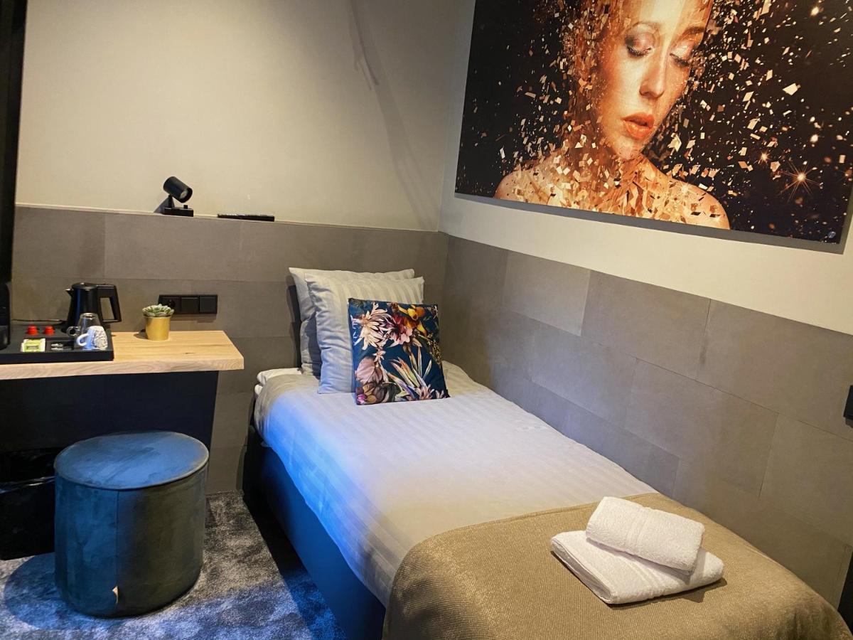 Premium Single Room,1075818316:JPEG