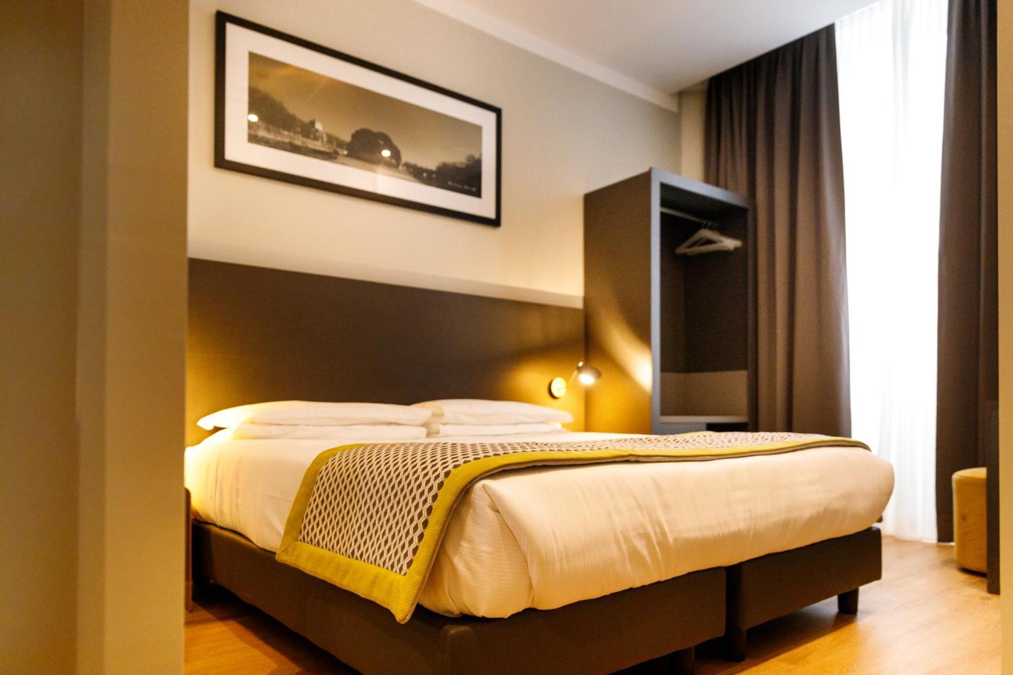 Standard Double or Twin Room,1076614423:JPEG