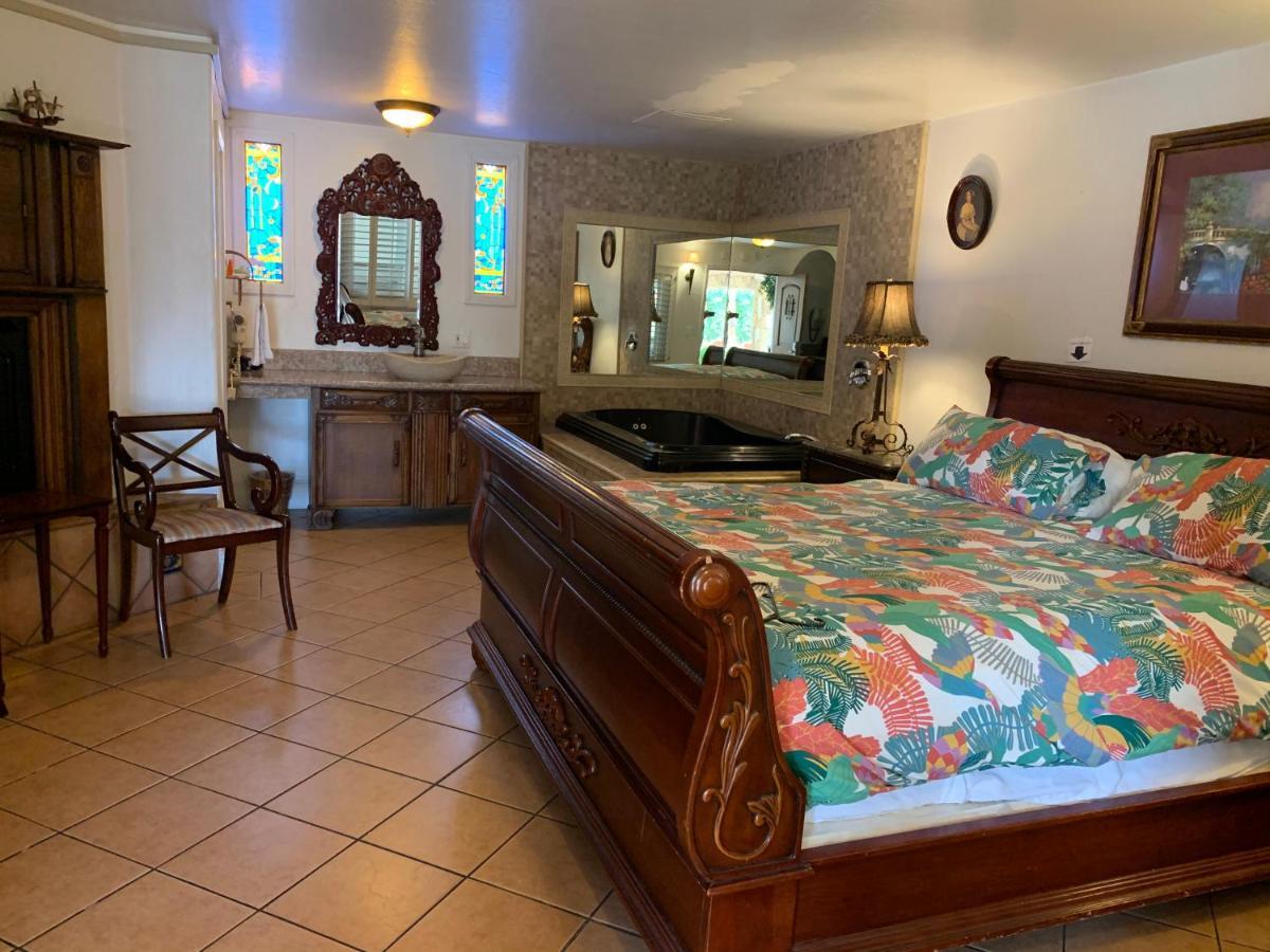 King Suite Spa Bath