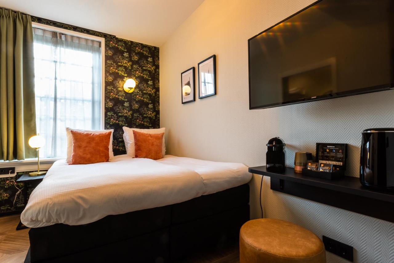 City Room,1589271915:JPEG
