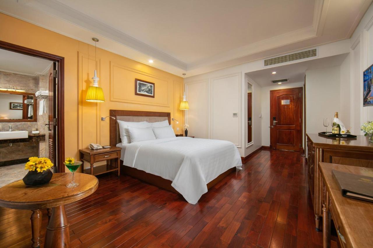 Deluxe Window Room,1742828443:JPEG