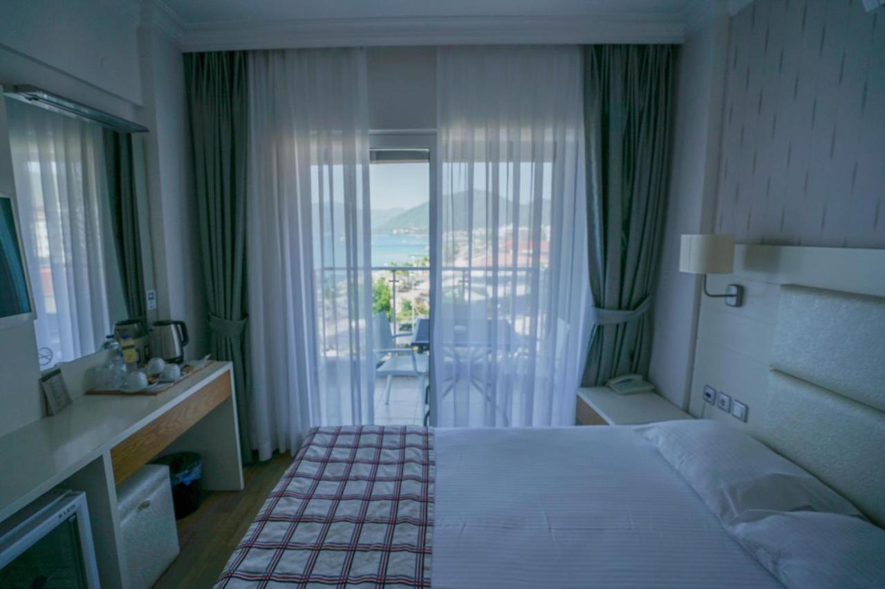 Deluxe Double Room Side Sea View