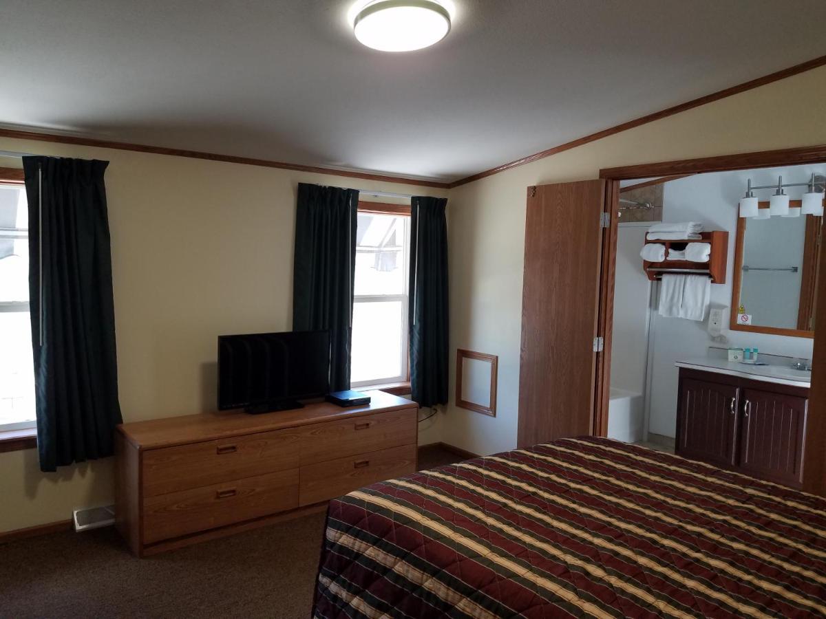 Two-Bedroom House,1084036786:JPEG