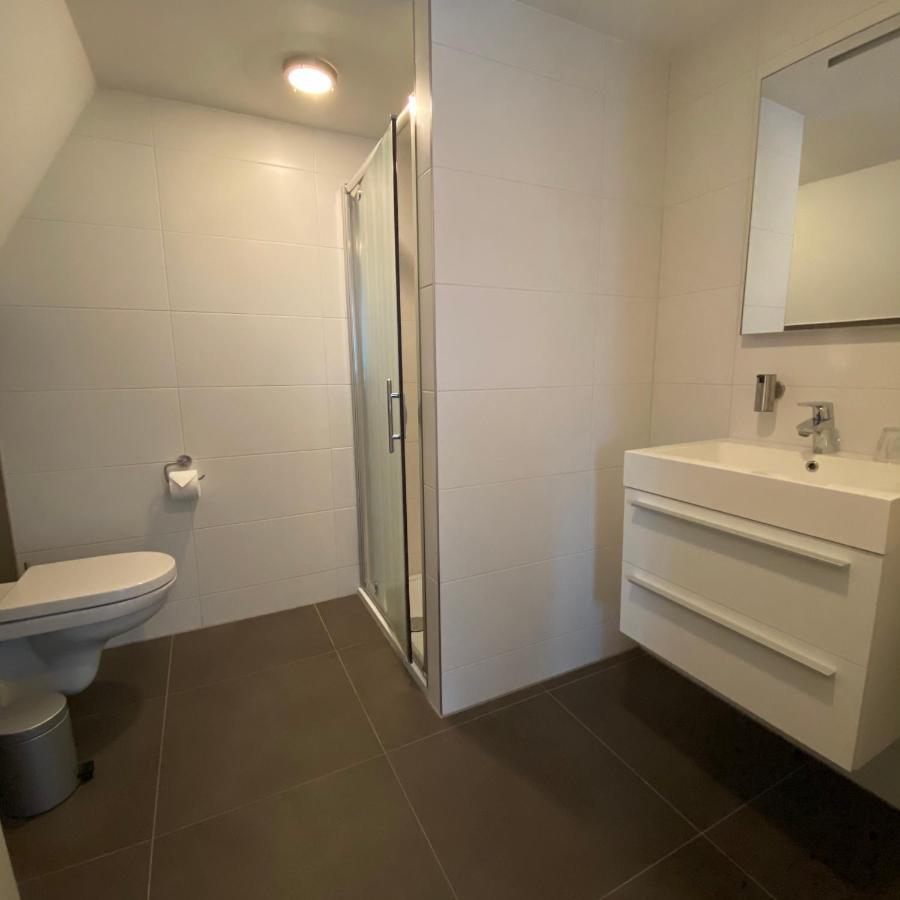 Family Room Private Bathroom,1090095357:JPEG