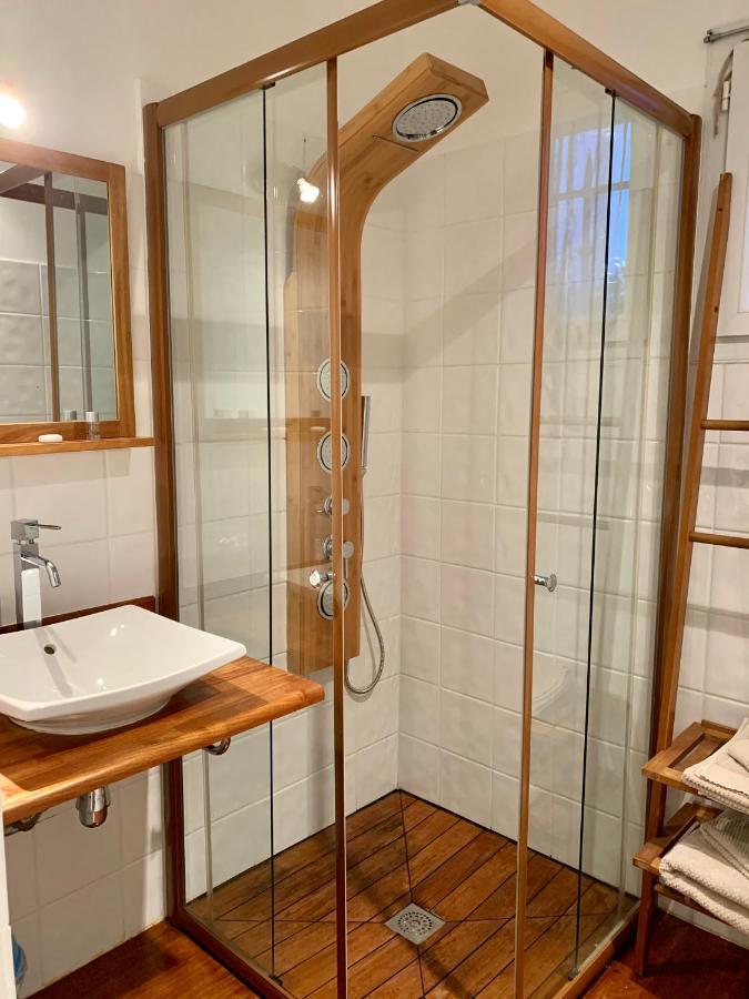 Deluxe Double Room Shower,1079406739:JPEG