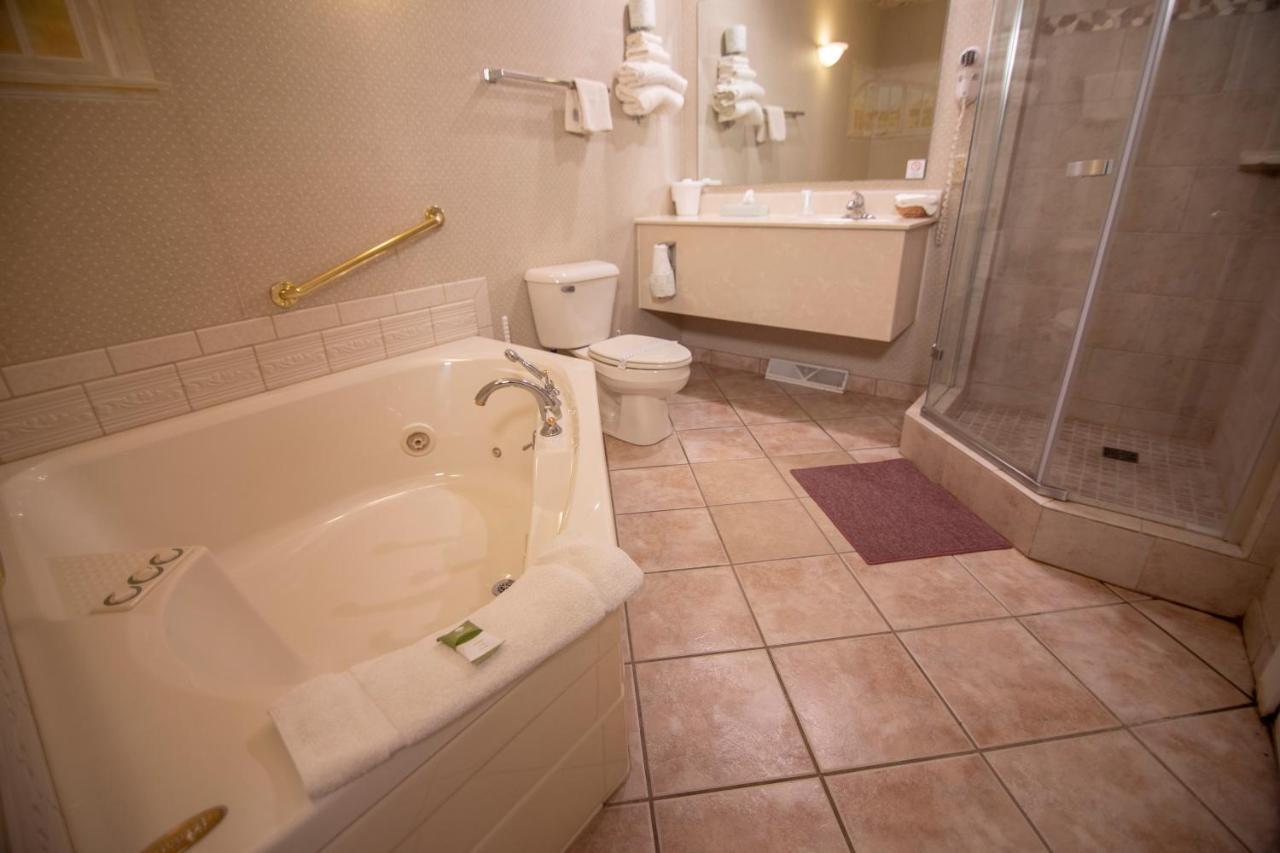 King Suite Spa Bath
