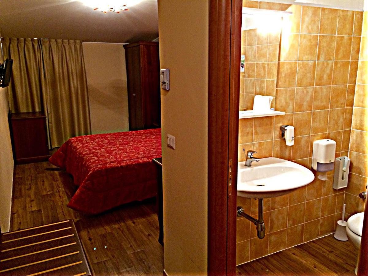 Single Room,1588074705:JPEG
