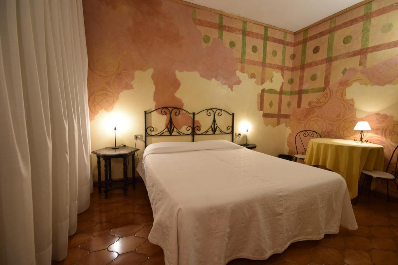 Triple Theme Room