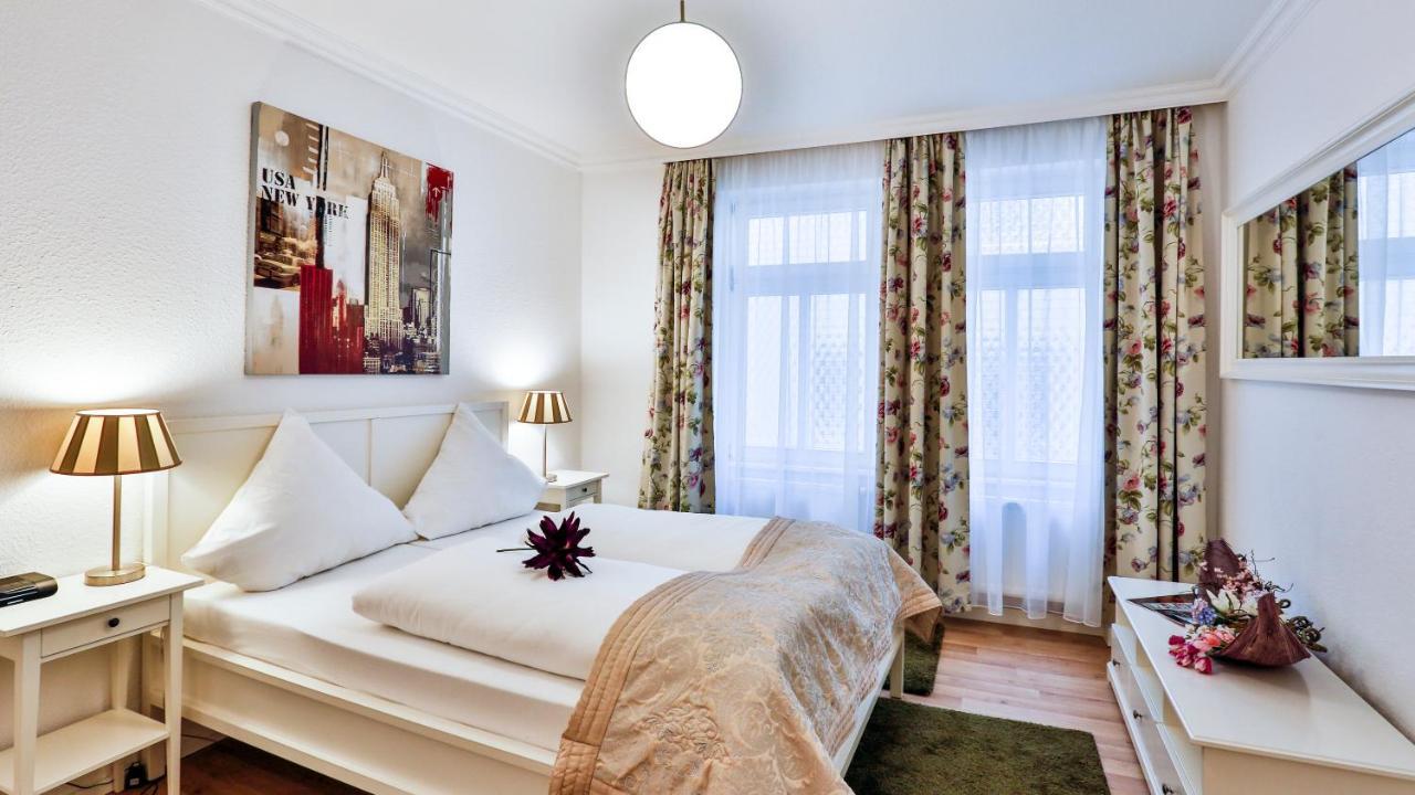 Three-Bedroom Deluxe Apartment,1589306144:JPEG