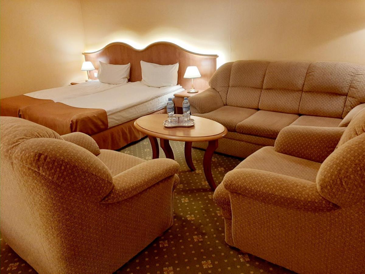 Triple Room,1084569898:JPEG