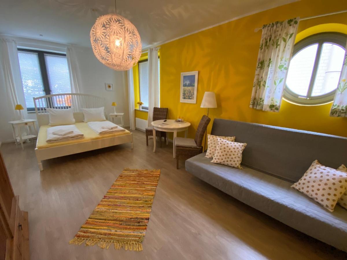 Large Double Room,1334563358:JPEG