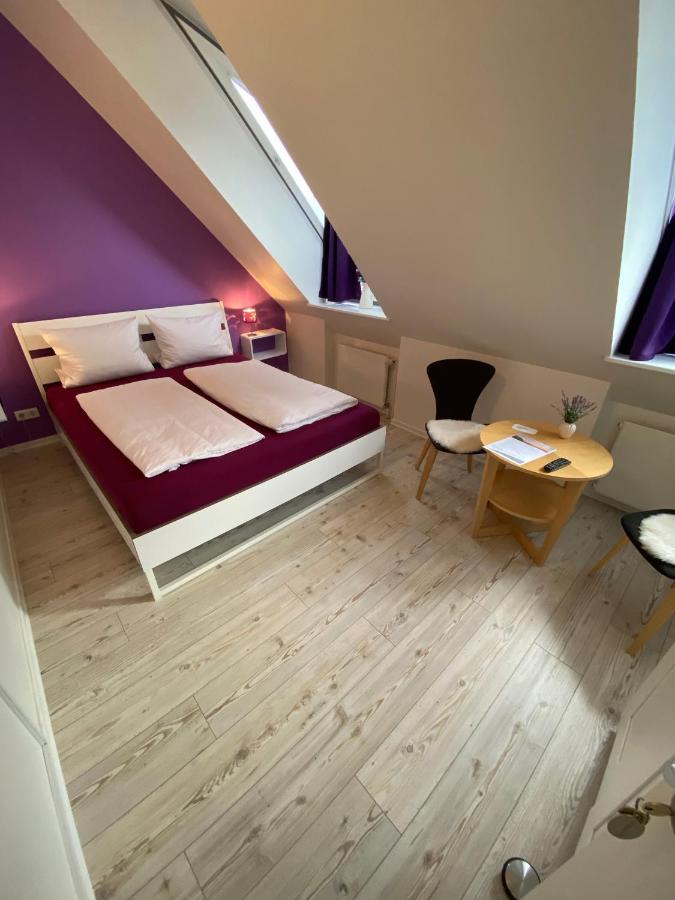 Small Double Room,1084619248:JPEG