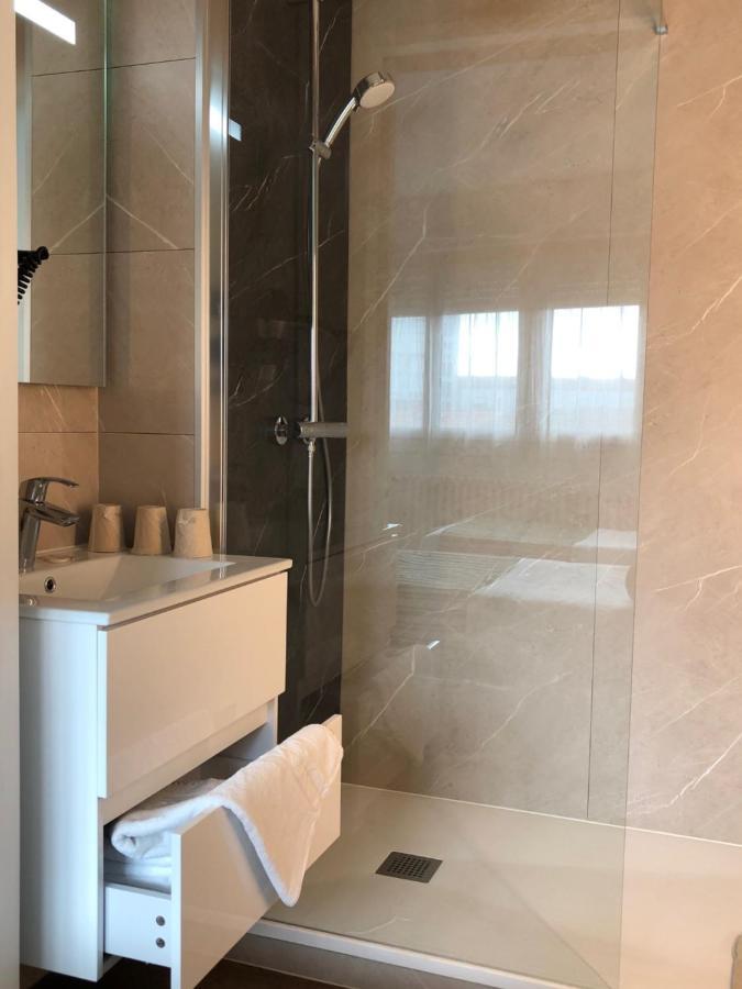 Triple Room Shower,1085055112:JPEG