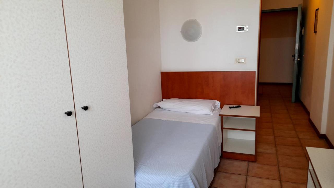 Single Room,1081941805:JPEG
