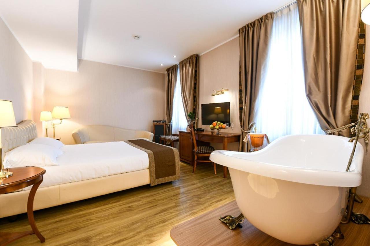 Deluxe Double Room Bath