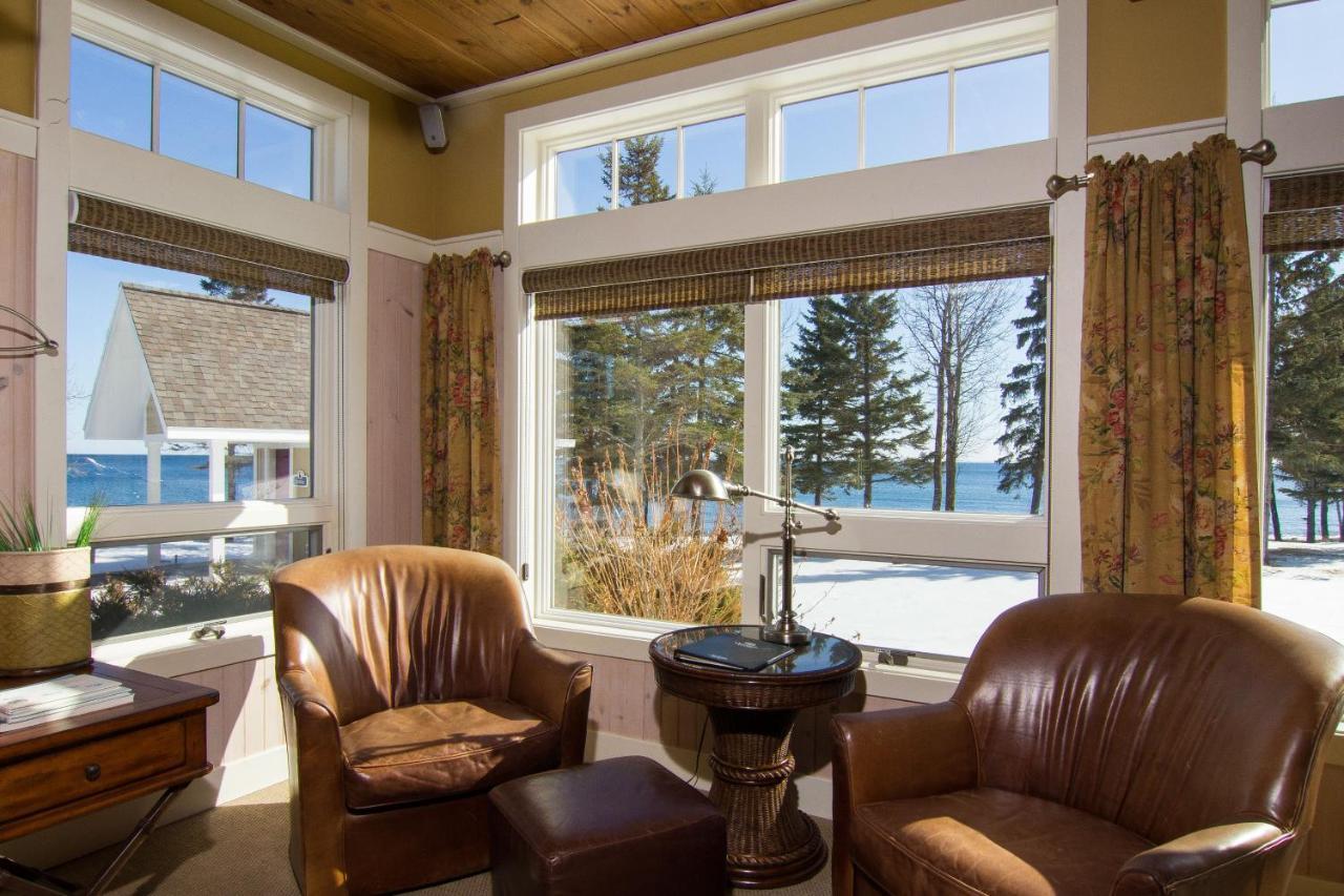 Family Room Lake View