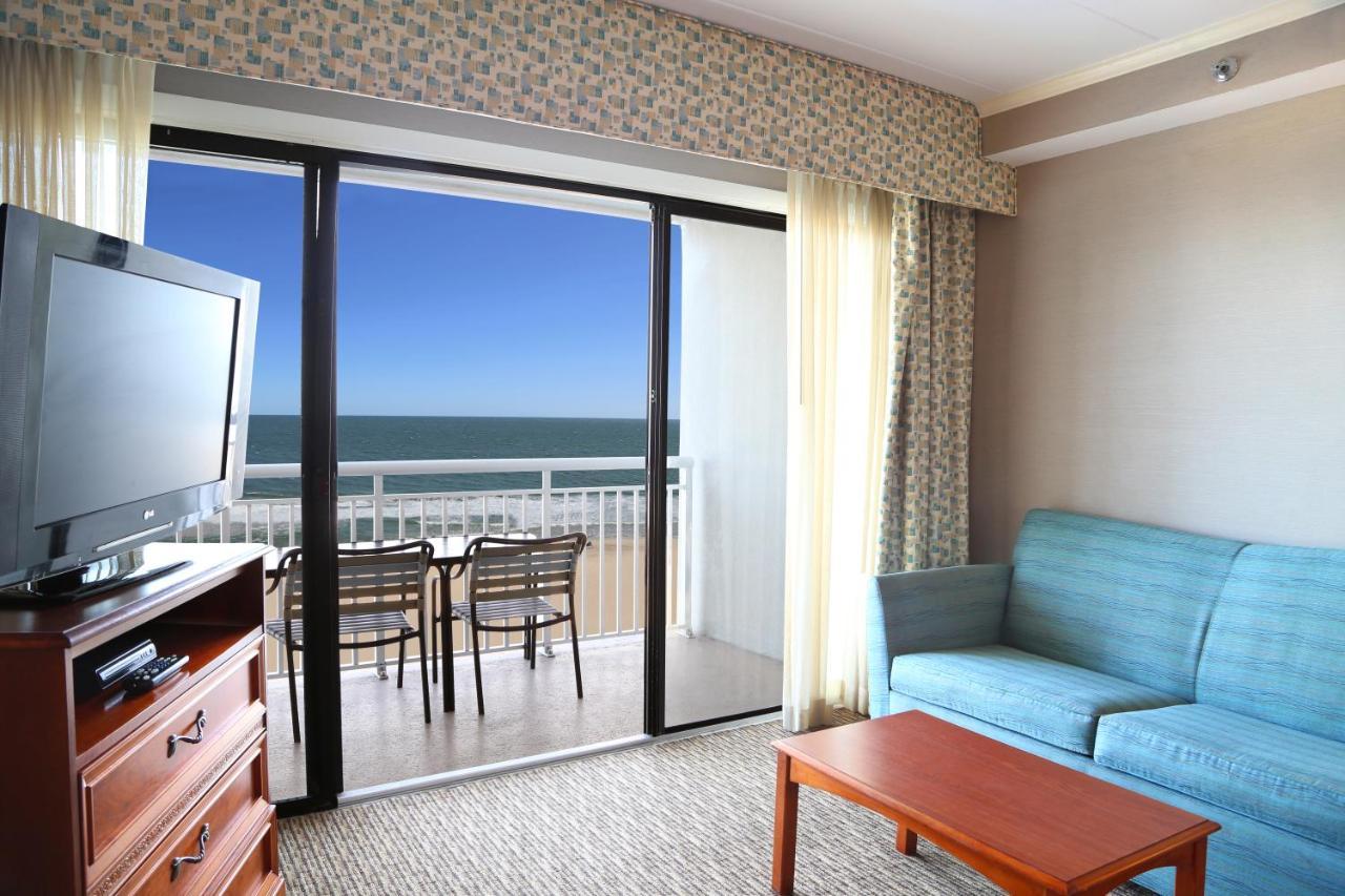 Efficiency Oceanfront Exterior Entrance 2 Double Beds & Sofa Bed Non Smoking