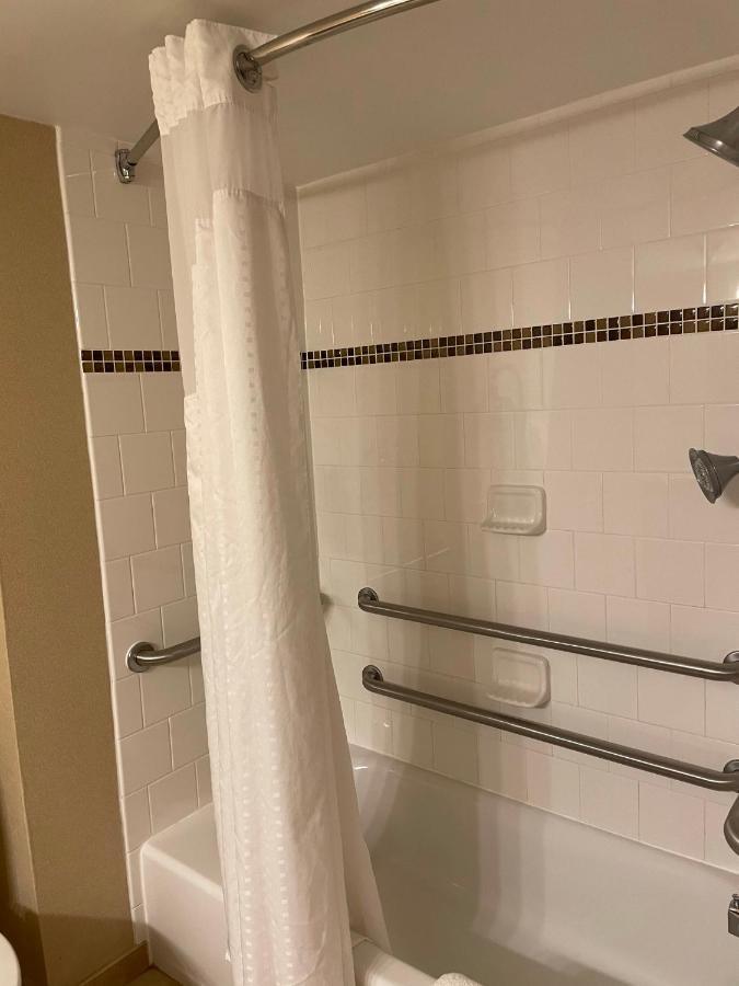 Double Room Mobility Access Tub or Non-Smoking,1082918974:JPEG