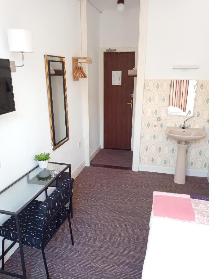Single Room Shared Shower Toilet