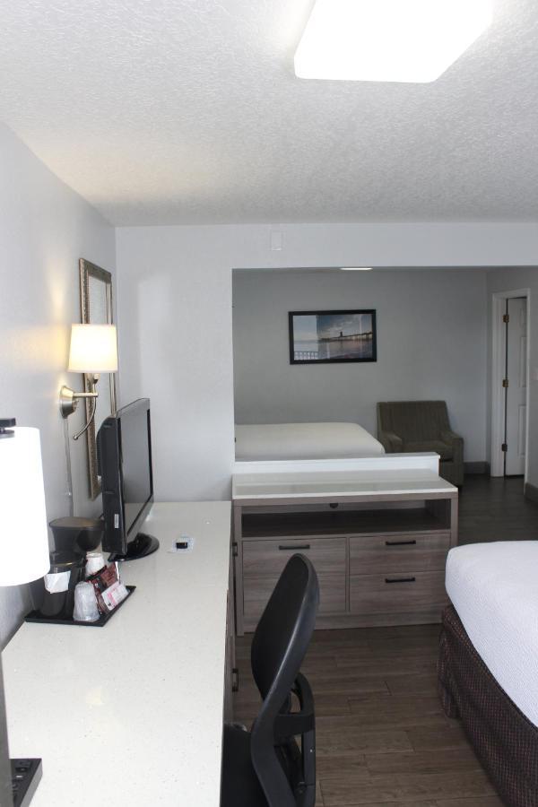 Partial Split Queen Suite City View Non-Smoking