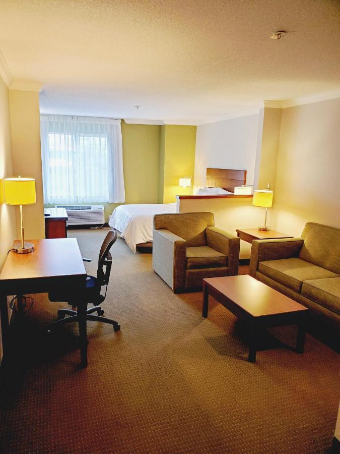 Executive King Room Disability Access Tub or Non-Smoking