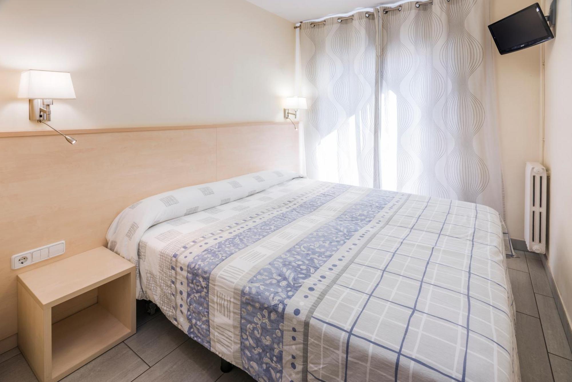 Double or Twin Room Private Bathroom