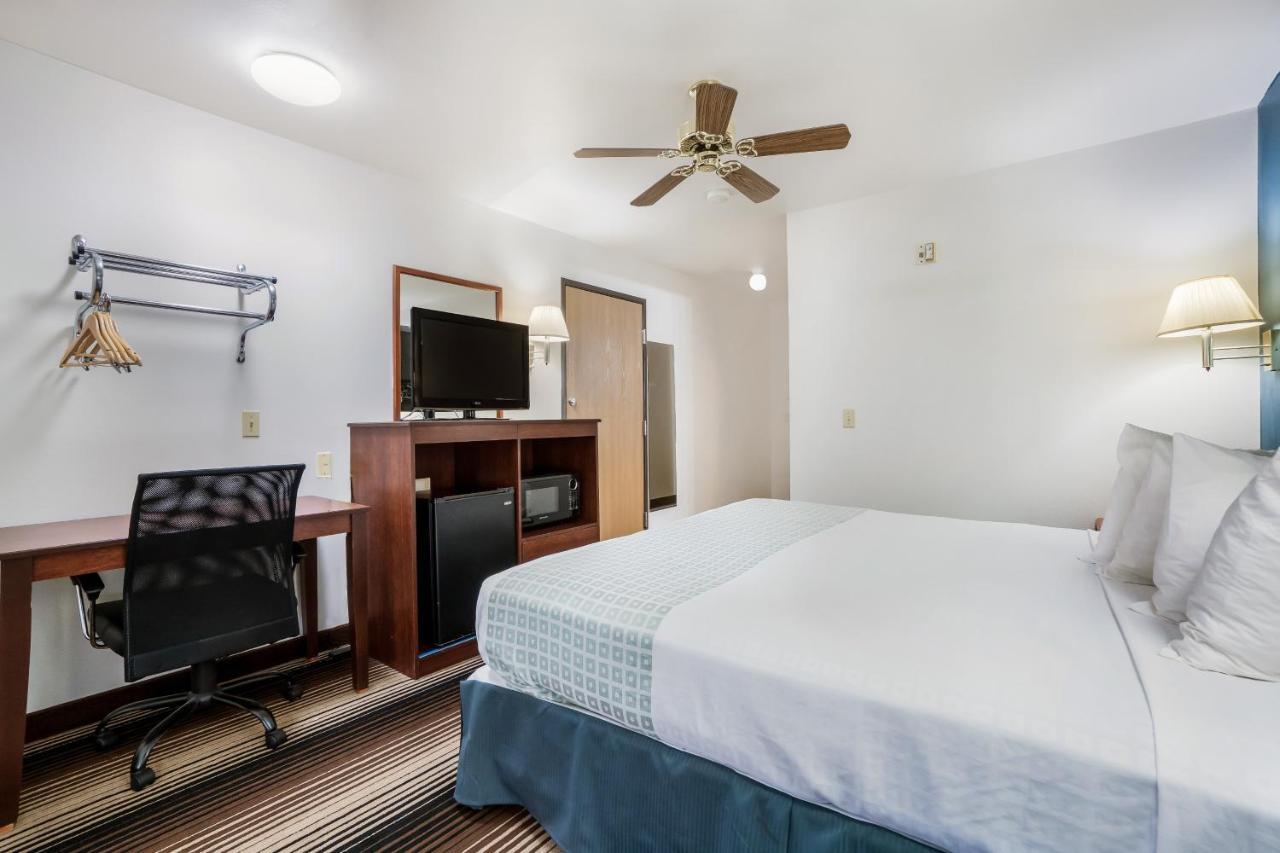 1 King Bed Accessible