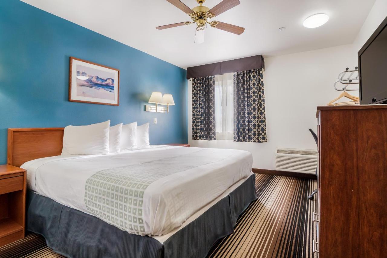 1 King Bed Accessible
