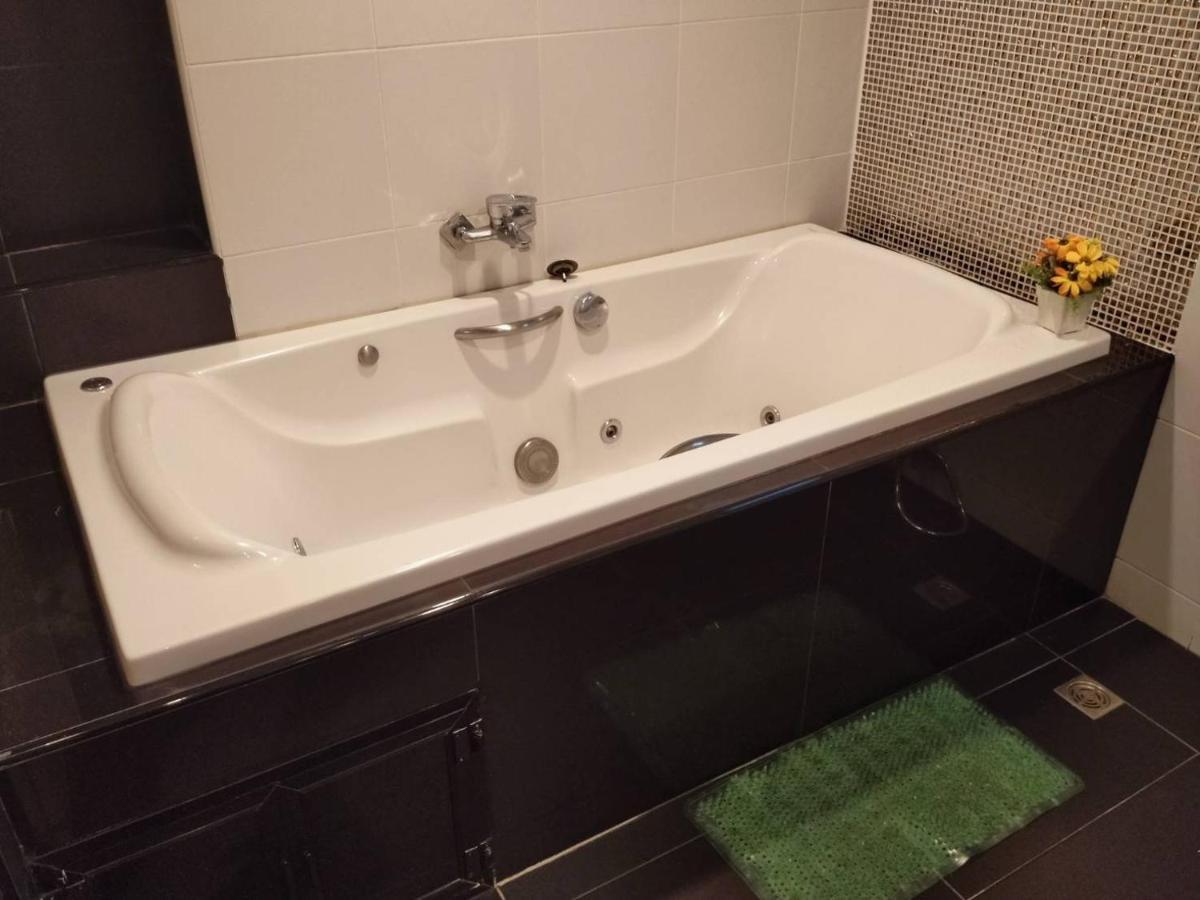 King Room Spa Bath
