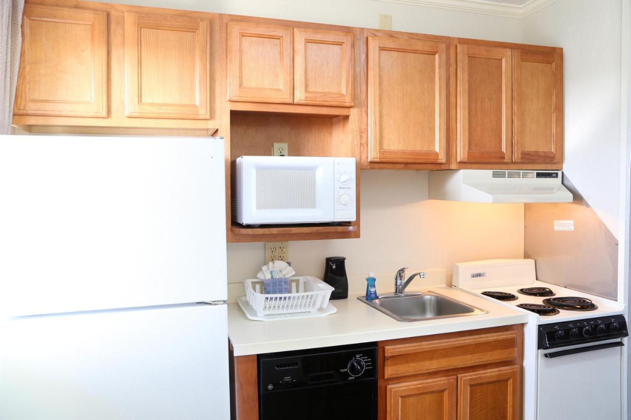 Efficiency Oceanfront Exterior Entrance 2 Double Beds & Sofa Bed Non Smoking
