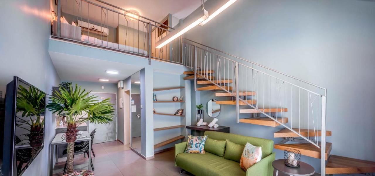 Family Gallery Apartment Balcony,1244562571:JPEG