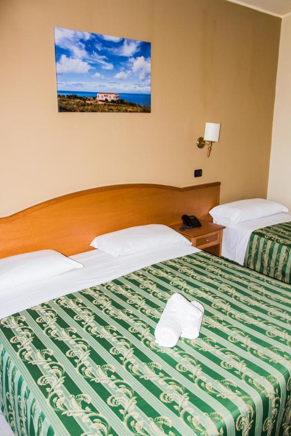 Triple Room,1085900440:JPEG