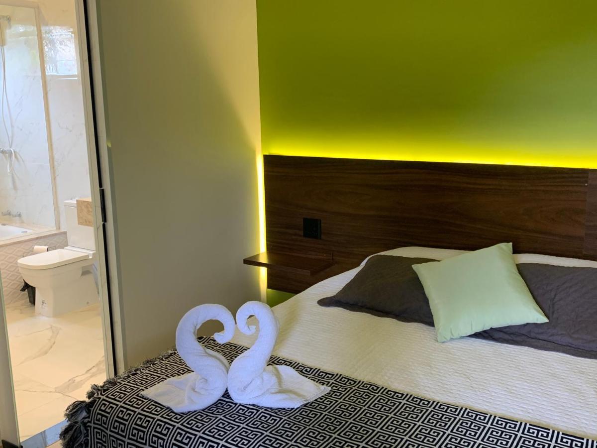 Suite Spa Bath,1086361423:JPEG