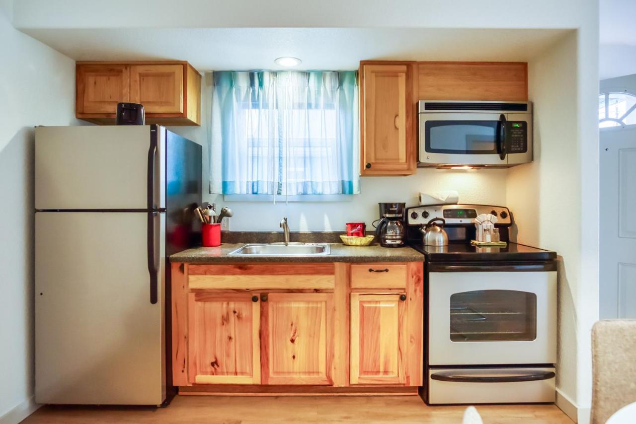 Two-Bedroom Suite Full Kitchen,1086853633:JPEG
