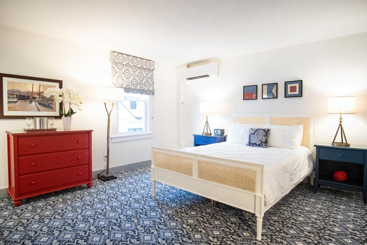 Standard Queen Room