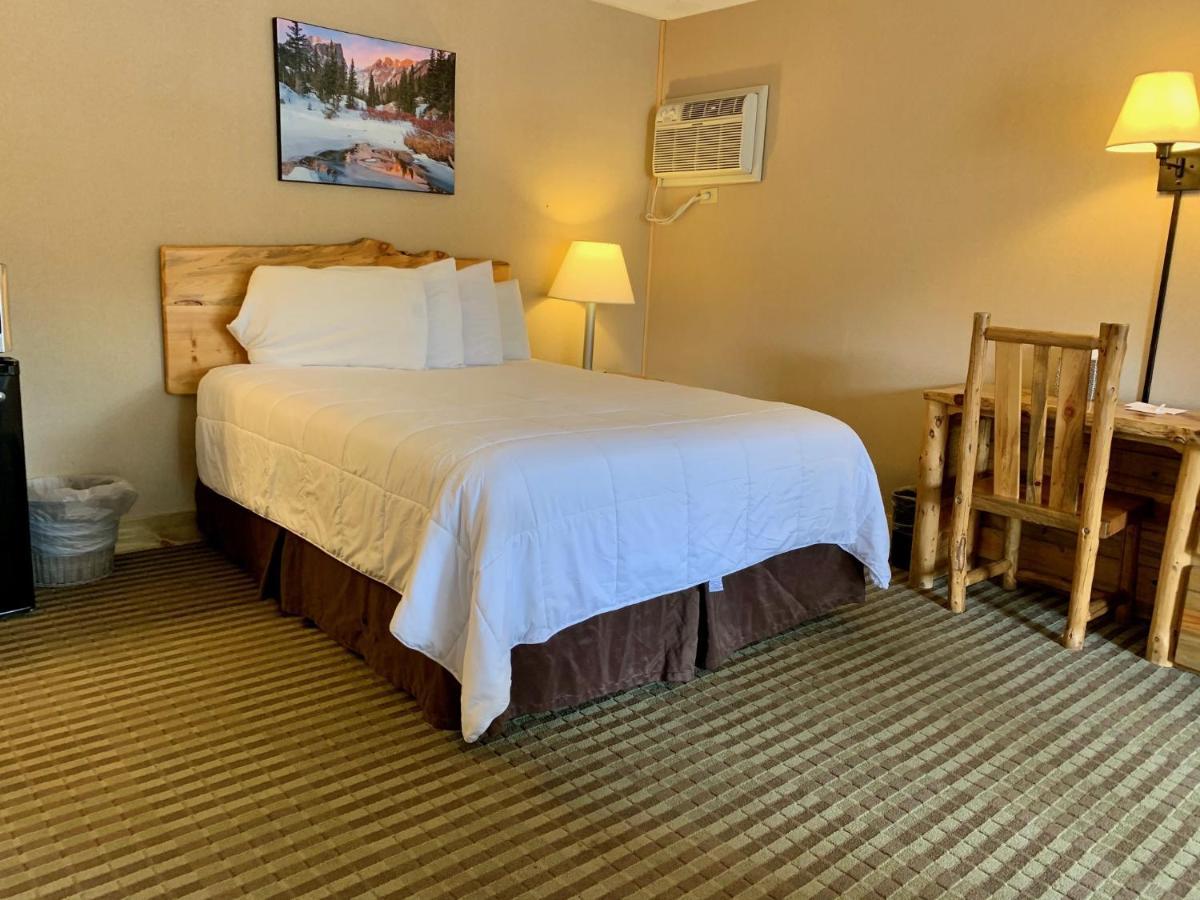3 Queen Room Non-Pet Friendly